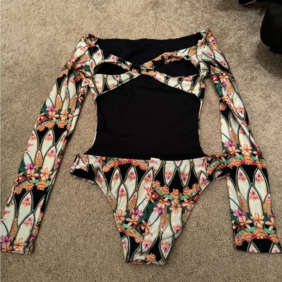 CIA Maritima- Multicolored Shell Floral Longsleeve Cutout Back bodysuit Swimsuit - Picture 5 of 8